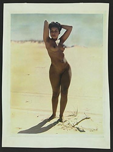 צילום: אישה אפריקאית אמריקאית התייצבה עירום על חוף הים, C1938, פול אורטרברידג ', צלם